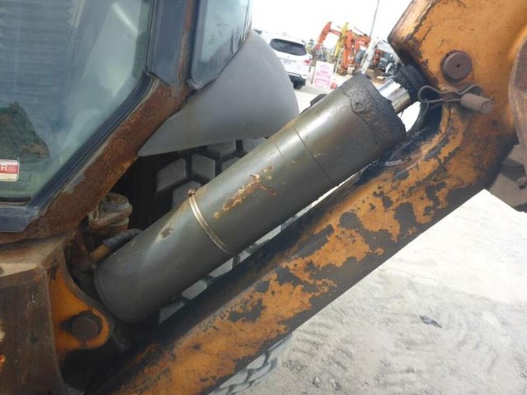 2012-case-580sn-wt-image-41