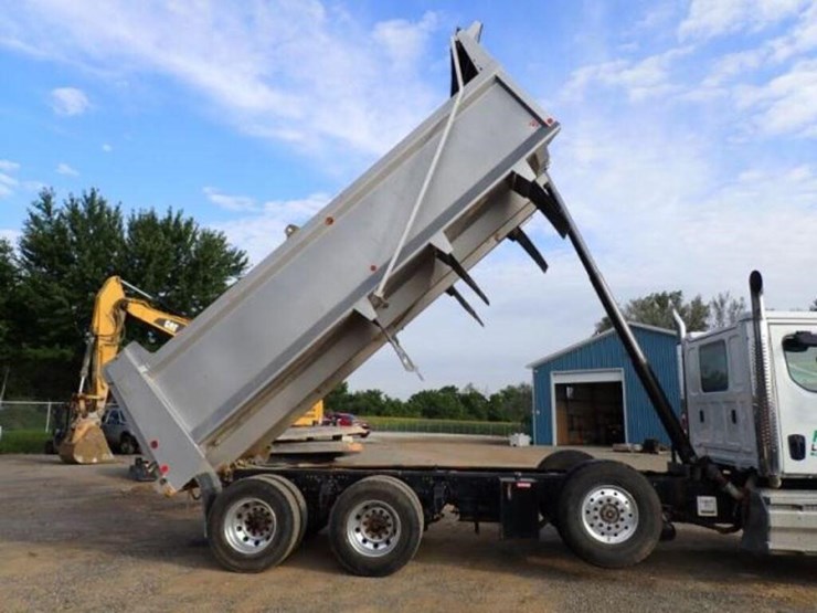 2024-western-star-49x-image-80