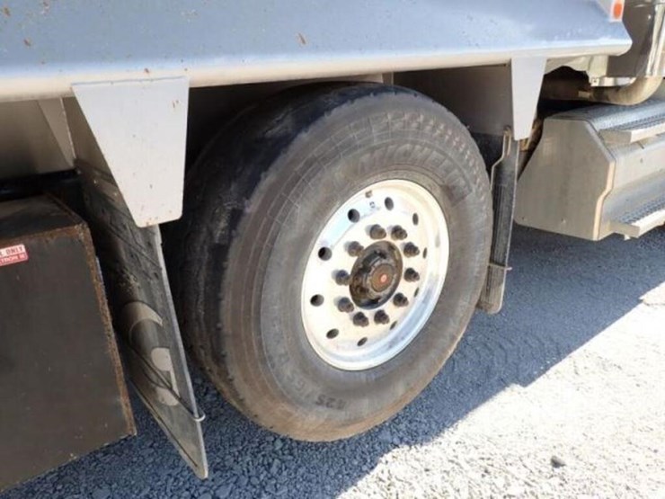 2024-western-star-49x-image-63