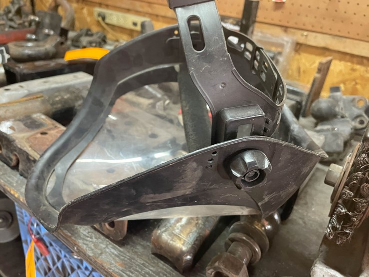 #9210-•-bench-grinder,-face-shield-and-extra-wheel-image-12
