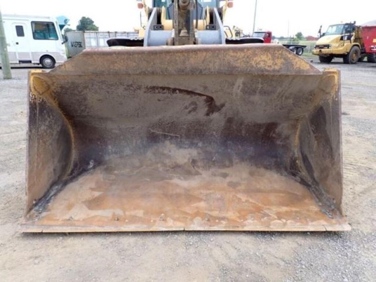 2018-deere-624k-image-27