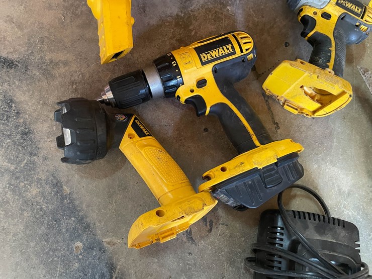 #9206-•-dewalt-18v-assorted-tool-set-image-8