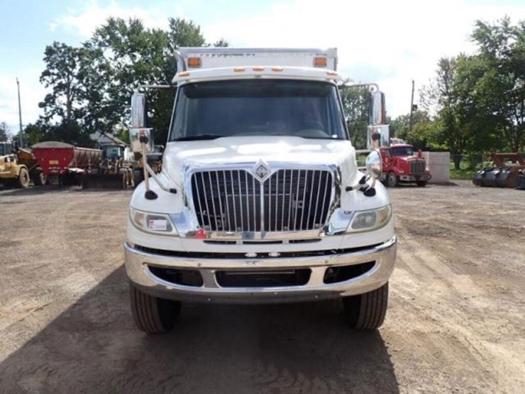 2009-international-durastar-4400-image-2