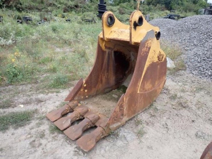 2020-john-deere-330-image-1