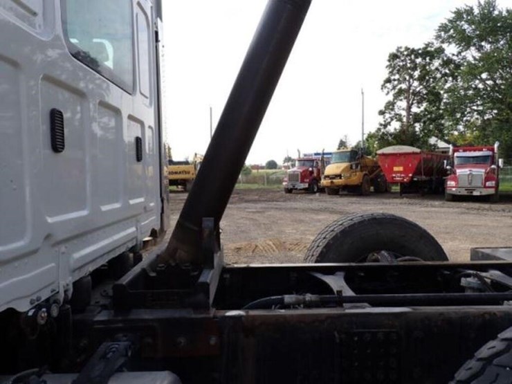 2024-western-star-49x-image-71