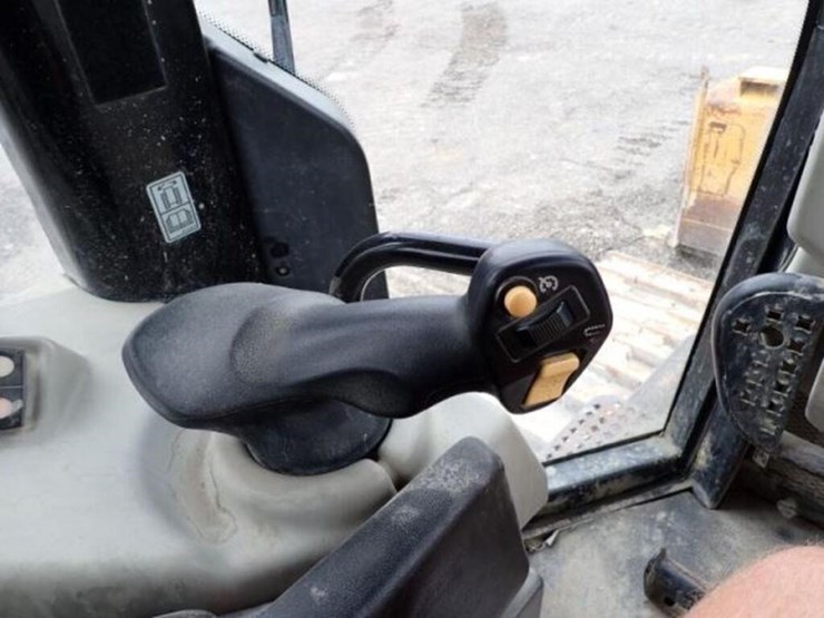 2013-caterpillar-d6n-xl-image-16