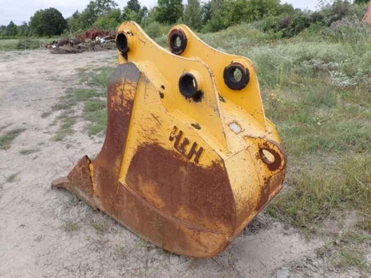 2020-john-deere-330-image-7