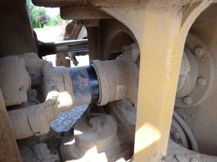 2009-caterpillar-725-image-57