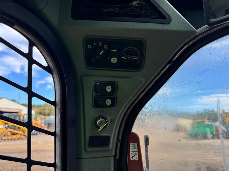 2015-caterpillar-257d-image-28