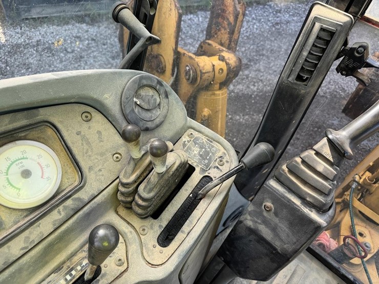 caterpillar-420d-image-29