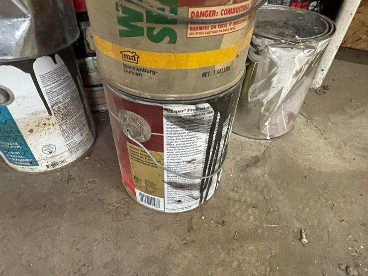 #9227-•-lot-of-paint-and-other-liquids-image-4