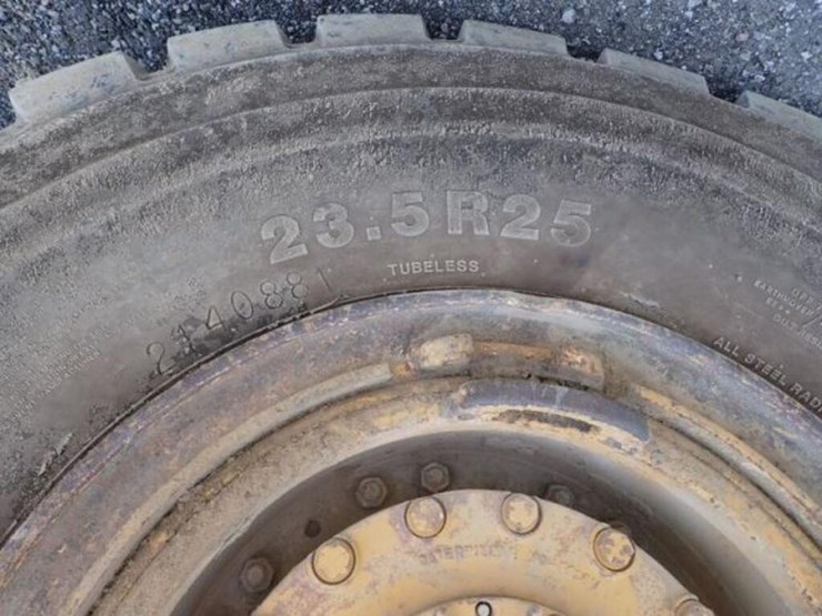 2009-caterpillar-725-image-31