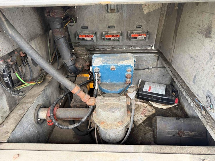 2004-international-durastar-4300-image-17