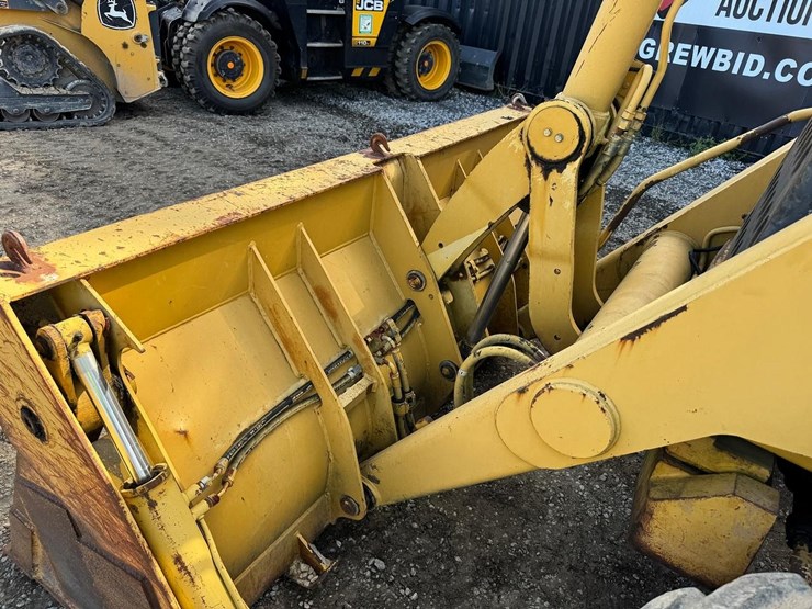 caterpillar-420d-image-11