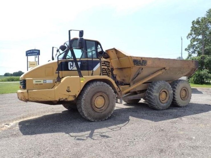 2009-caterpillar-725-image-1