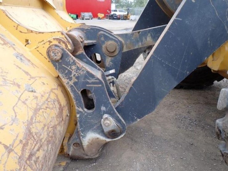 2018-deere-624k-image-25