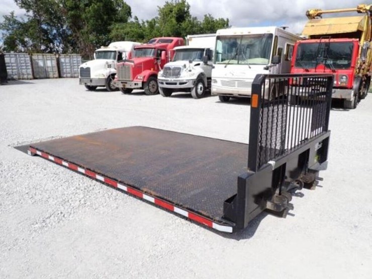 2023-ford-f650-image-3