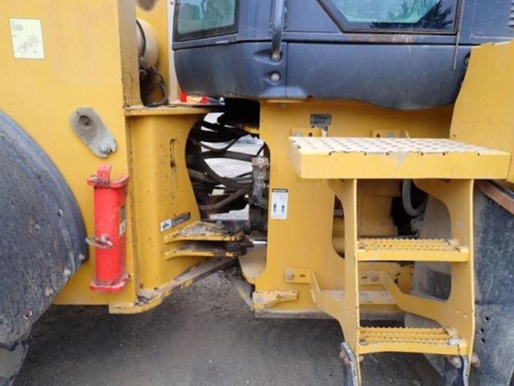2018-deere-624k-image-37