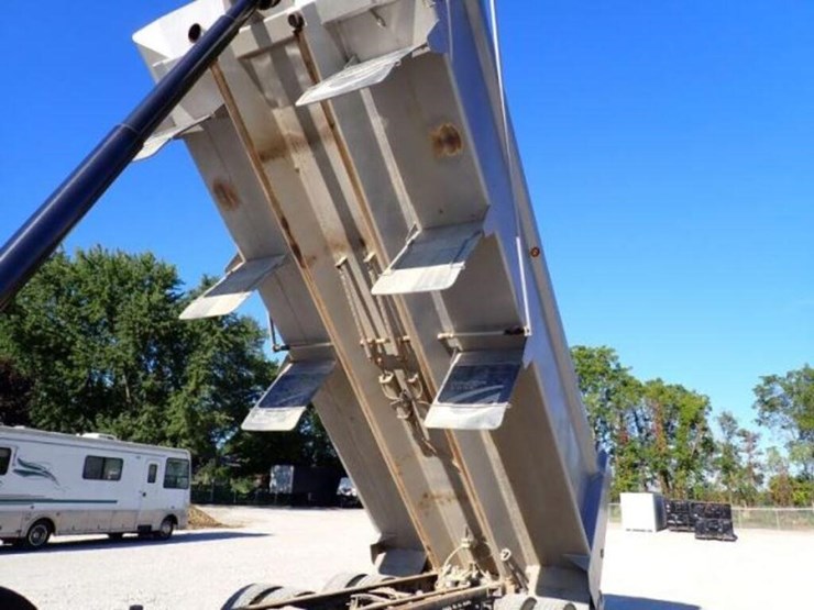 2024-western-star-49x-image-70