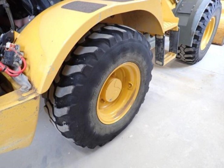 2011-deere-304j-image-13
