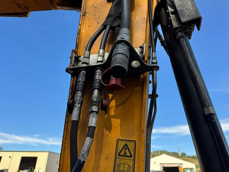 2017-jcb-hydradig-110w-image-12