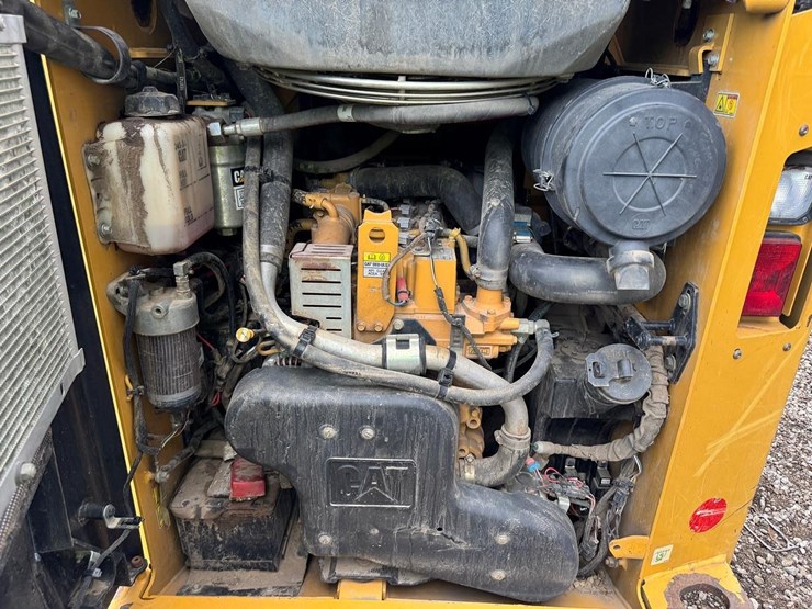2015-caterpillar-257d-image-17