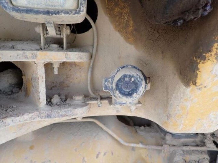 2009-caterpillar-725-image-47