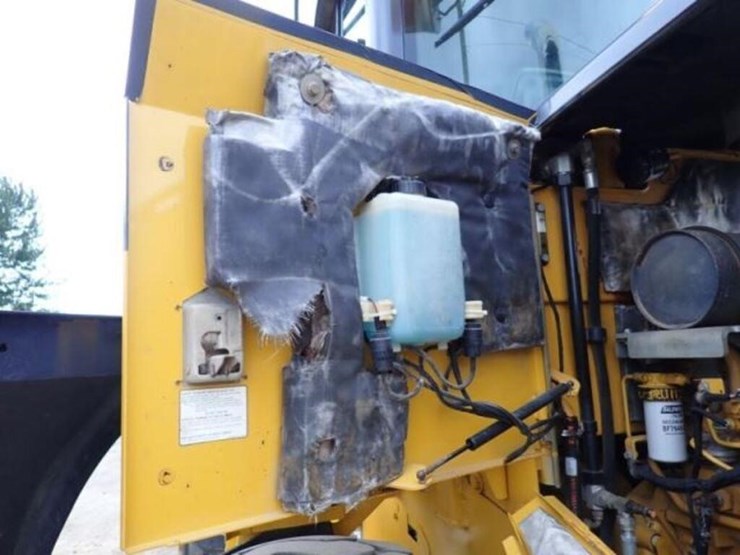 2014-deere-624k-image-68