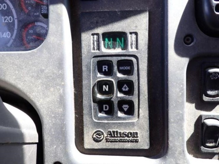 2015-freightliner-108sd-image-20
