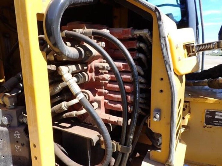 2014-deere-85g-image-59