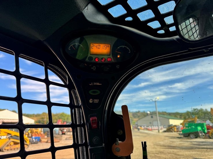 bobcat-t870-image-24