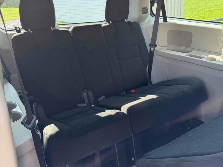2015-dodge-grand-caravan-image-16