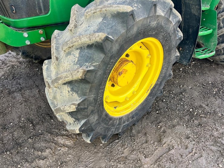 2022-john-deere-5125r-image-15