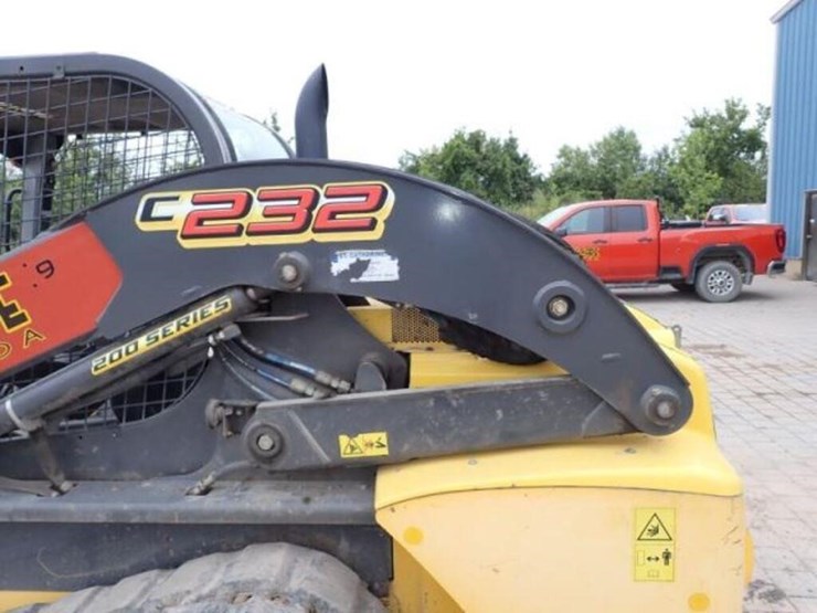 2015-new-holland-c232-image-34