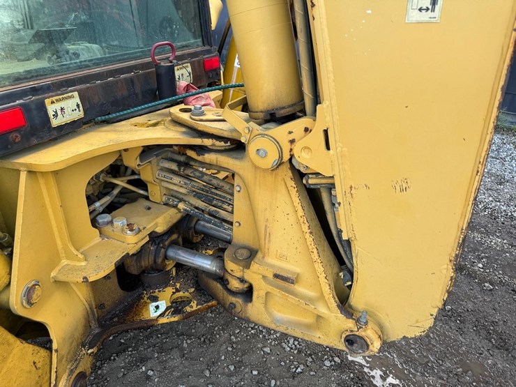 caterpillar-420d-image-15
