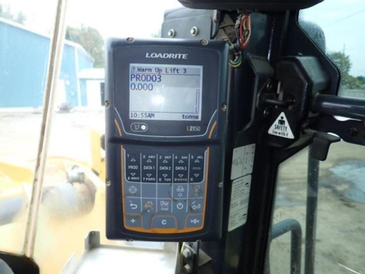 2018-deere-744k-image-15
