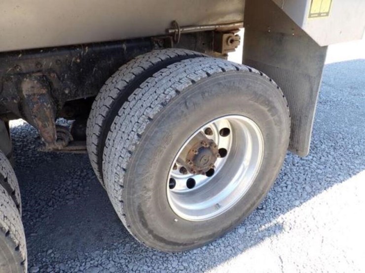 2024-western-star-49x-image-53