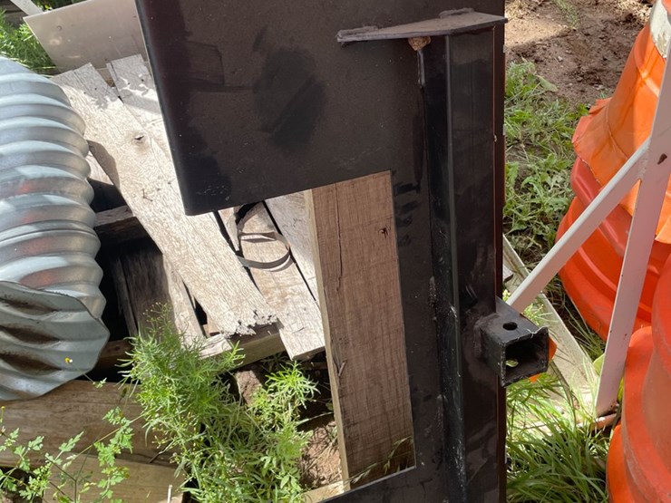 #9184-•-vevor-skid-steer-hitch-plate-image-1