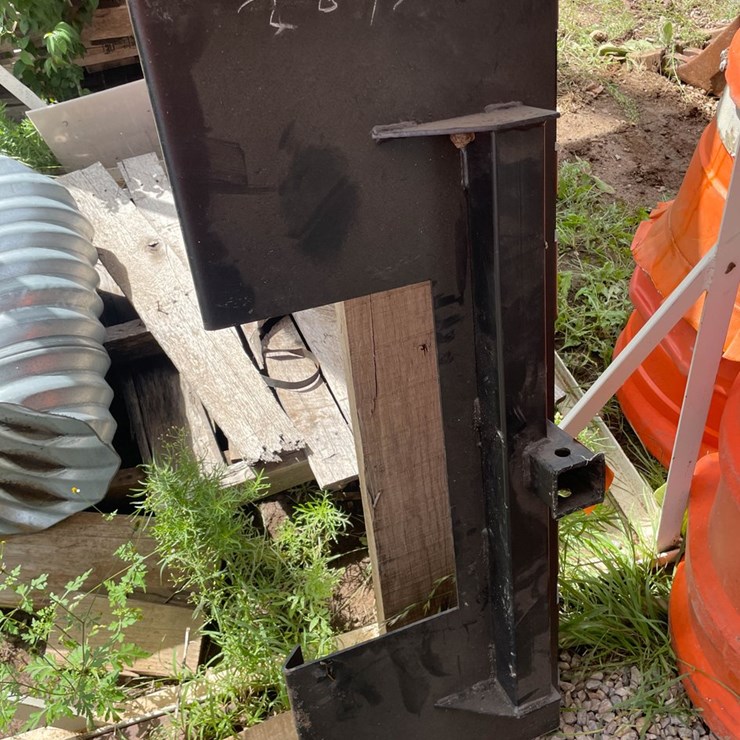 #9184 • Vevor Skid Steer Hitch Plate