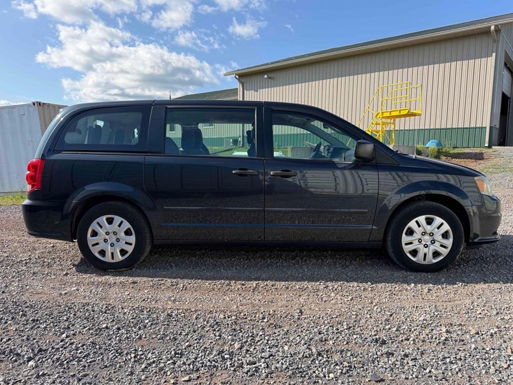 2014-dodge-grand-caravan-image-5