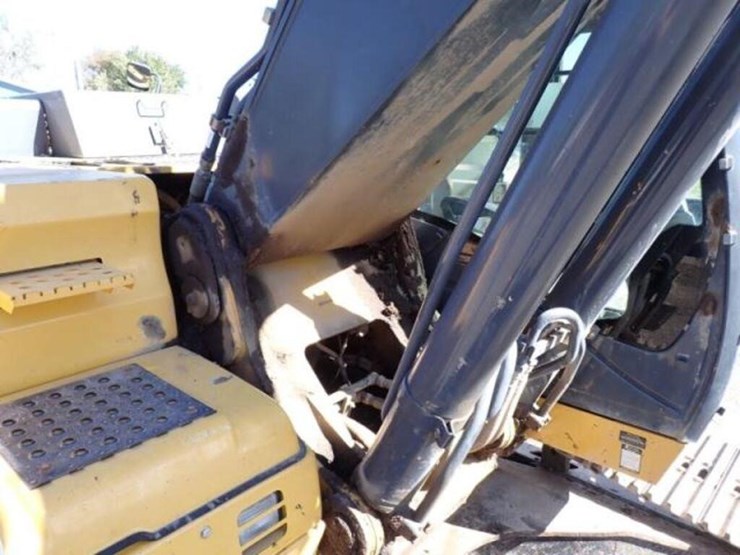 2014-deere-350g-lc-image-68