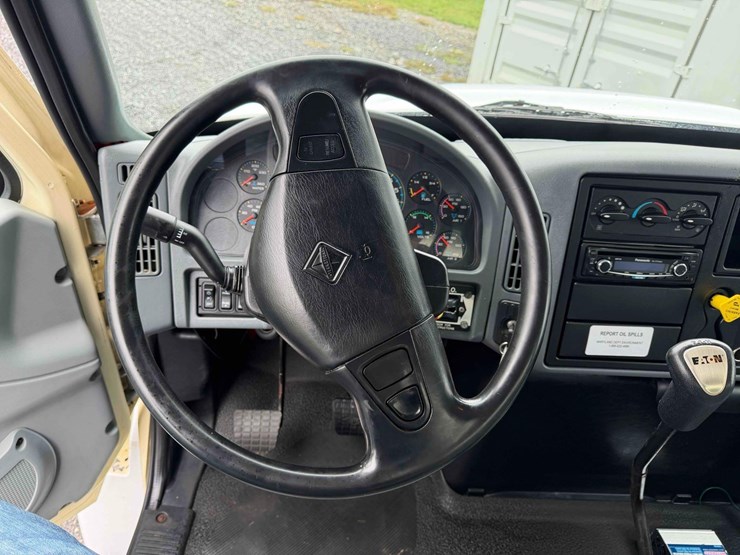 2004-international-durastar-4300-image-26