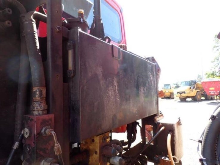 2015-freightliner-108sd-image-57
