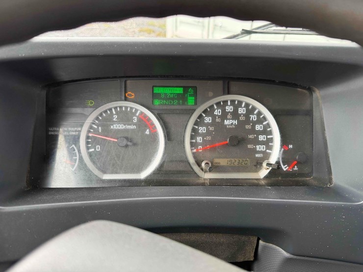 2016-isuzu-nqr-image-19