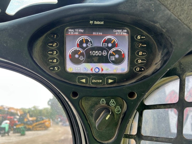2017-bobcat-t870-image-18