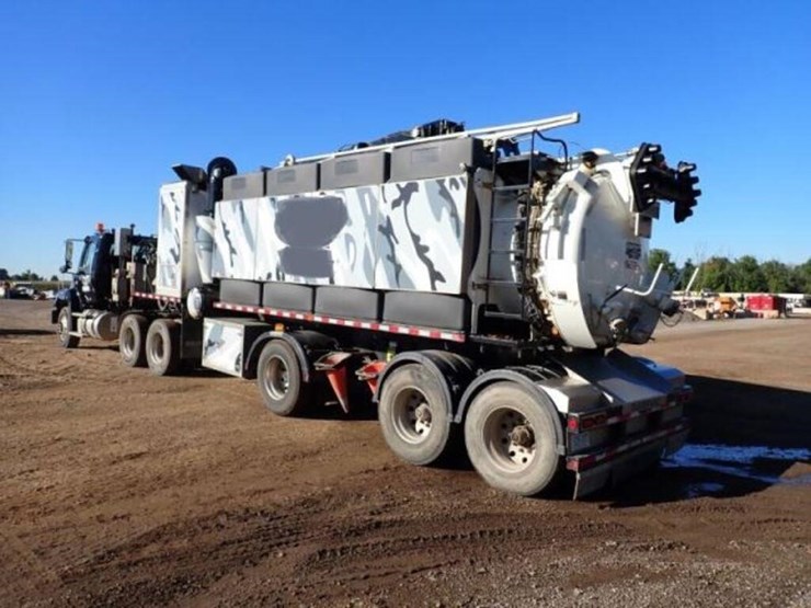 2020-freightliner-114sd-image-4