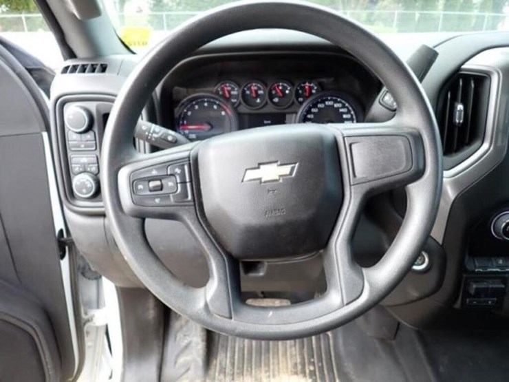 2024-chevrolet-silverado-3500hd-image-14