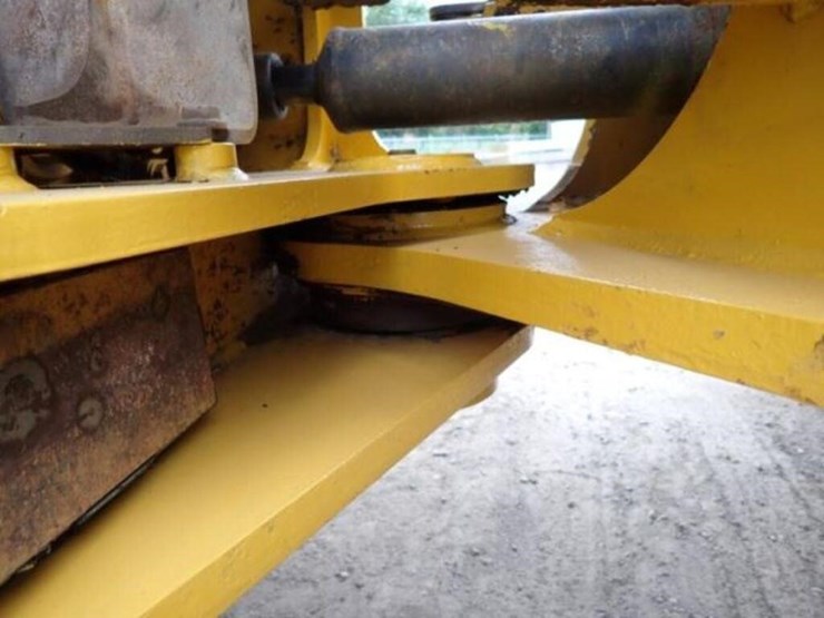 2014-deere-624k-image-52