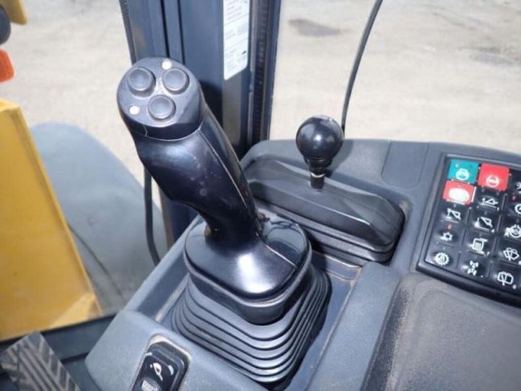 2014-deere-624k-image-17