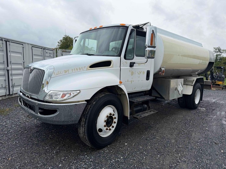 2004-international-durastar-4300-image-1